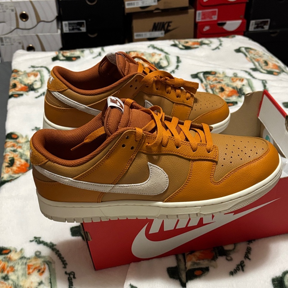 Nike Men's Tan and White Sneakers - Picture 2 of 6